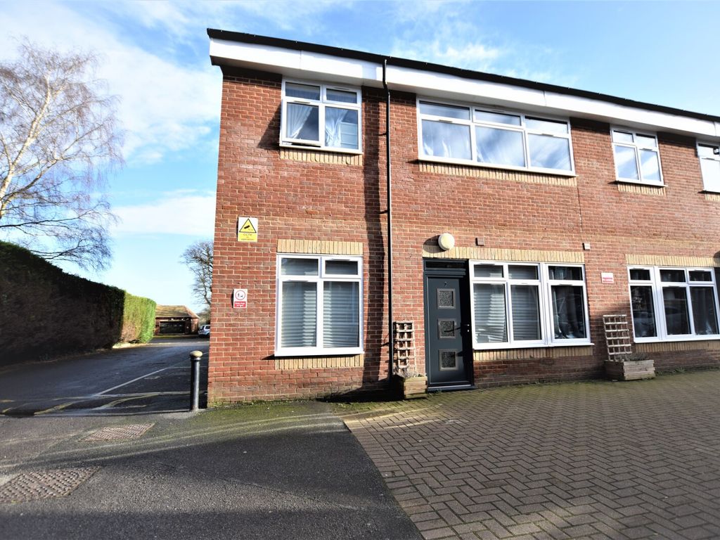 1 bed flat to rent in Basingstoke Road, Riseley, Reading, Berkshire RG7