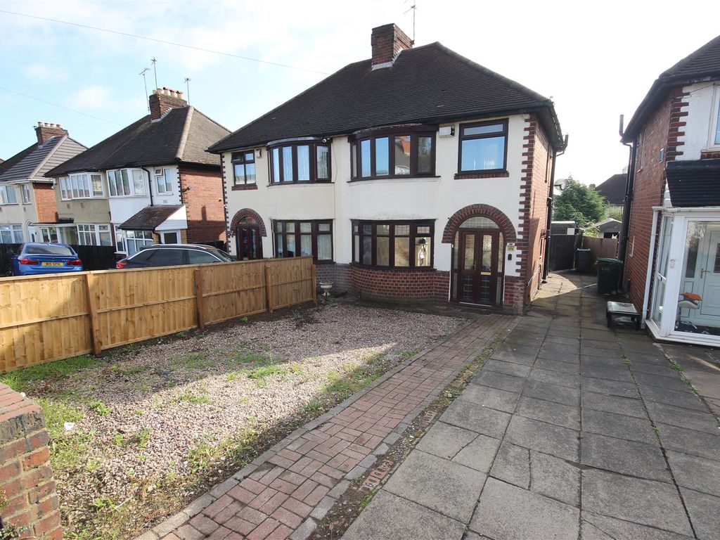3 bed semidetached house for sale in Oldbury Road, Rowley Regis B65, £