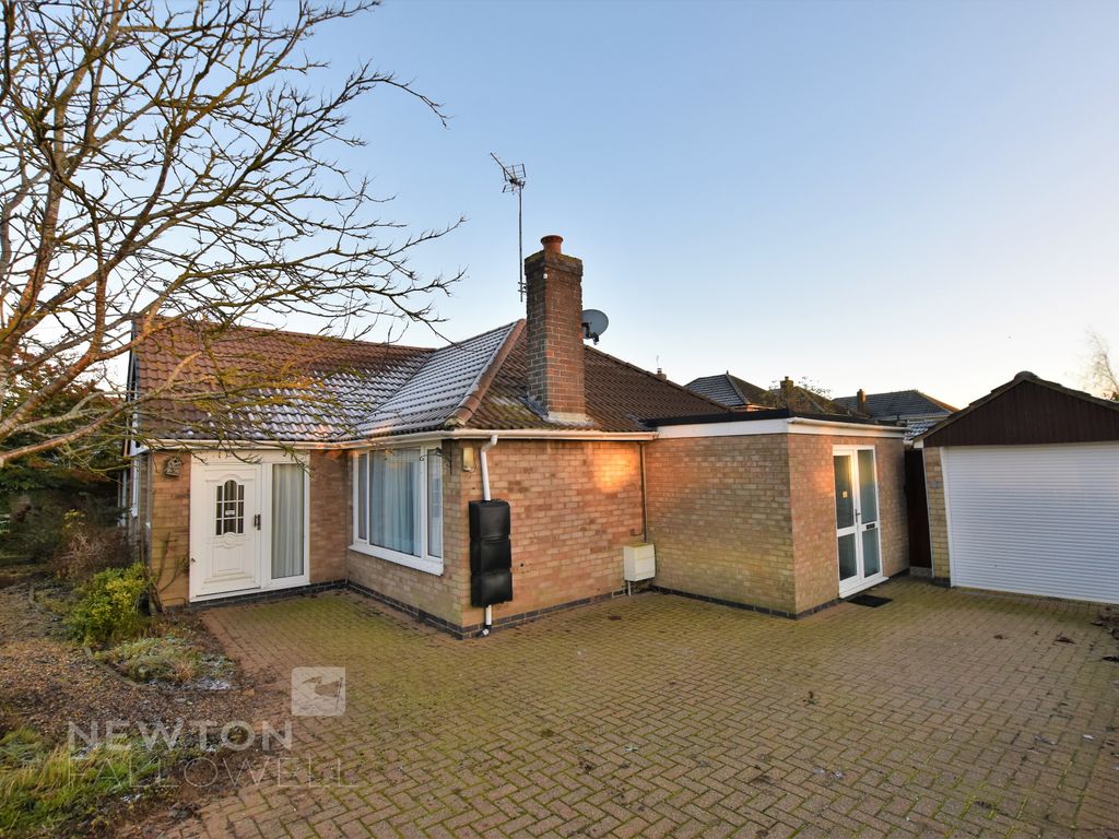 3 bed detached bungalow for sale in Western Avenue, Easton On The Hill