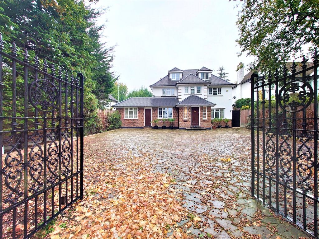 5 bed detached house to rent in Swakeleys Road, Ickenham, Uxbridge