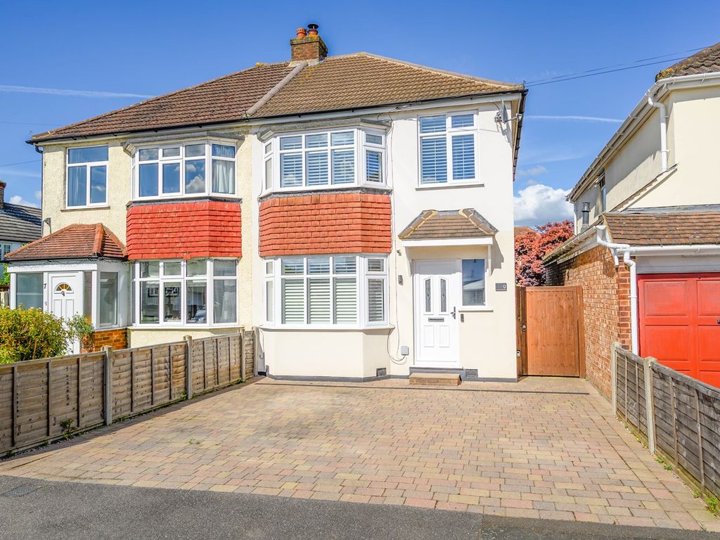 3 bed semidetached house for sale in Cottimore Crescent, WaltonOn