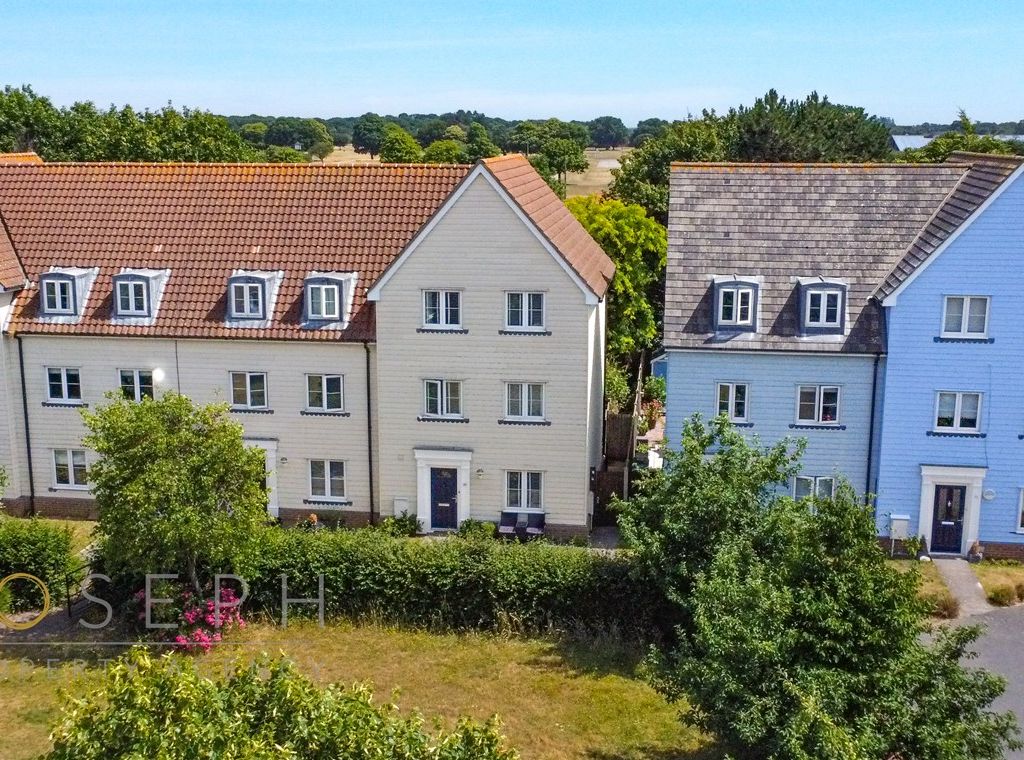 4 bed town house for sale in Meadow Crescent, Purdis Farm, Ipswich IP3