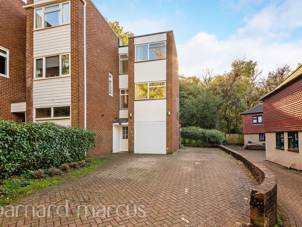 3 bed town house for sale in Barrow Hill Close, Old Malden, Worcester