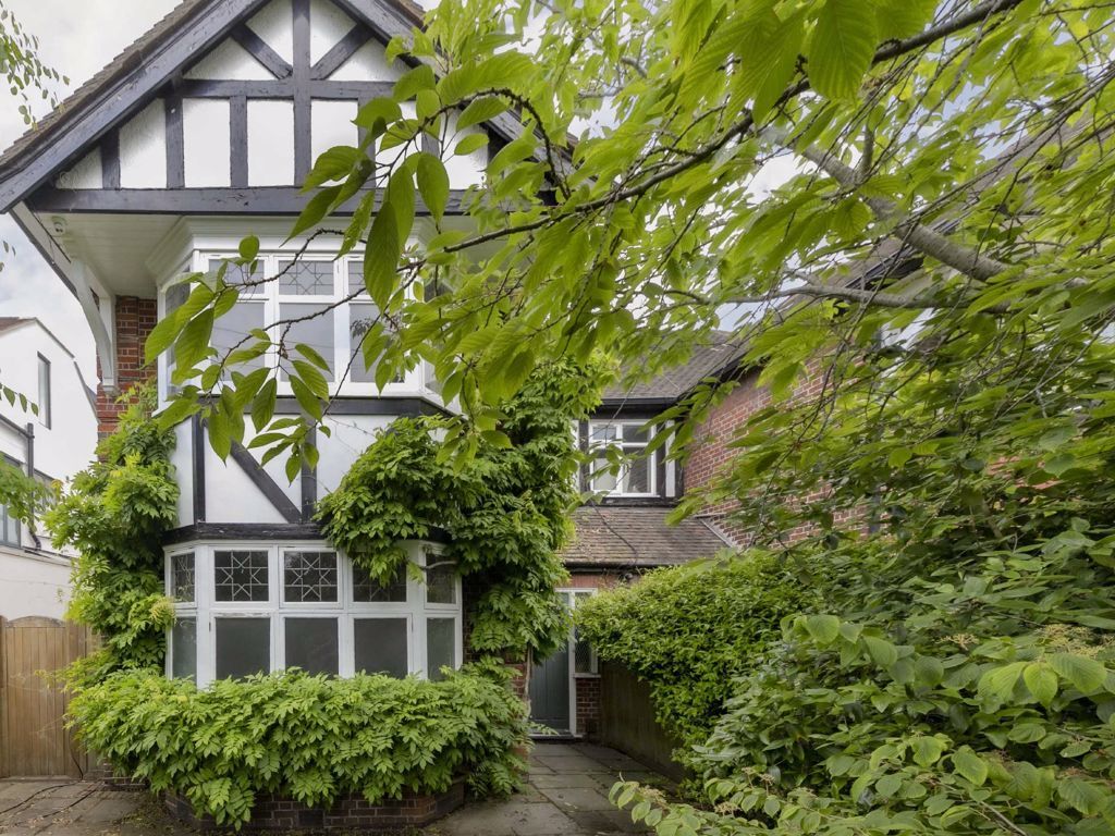 Chelmsford Square, London NW10  