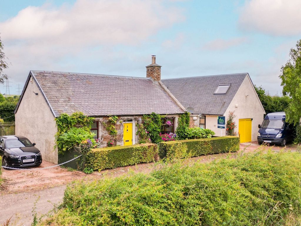 4 bed cottage for sale in 3 Tynemount Farm Cottage, Ormiston EH35, £