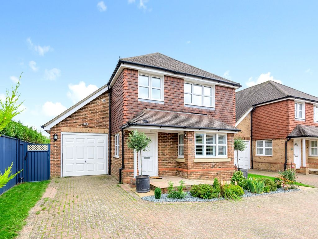 4 bed detached house for sale in Napier Close, Salfords, Redhill RH1
