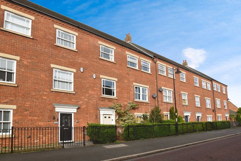 5 bed town house for sale in Featherstone Grove, Gosforth, Newcastle Upon Tyne NE3, £390,000