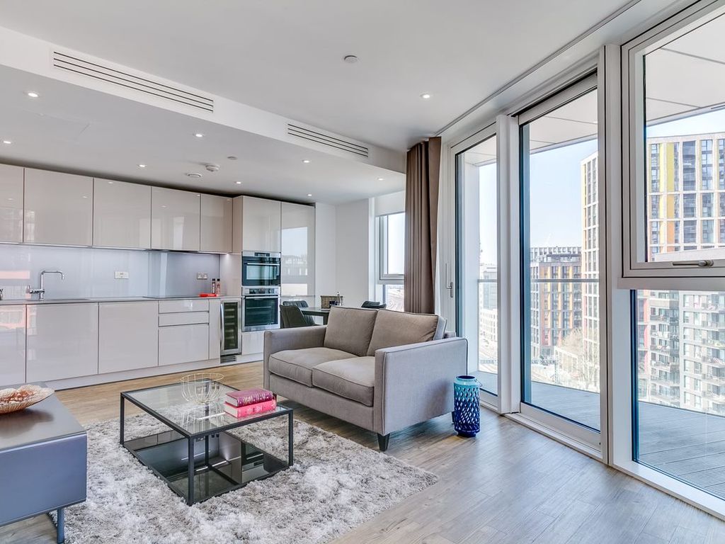 1 bed flat to rent in Wandsworth Road, London SW8, £2,915 pcm Zoopla