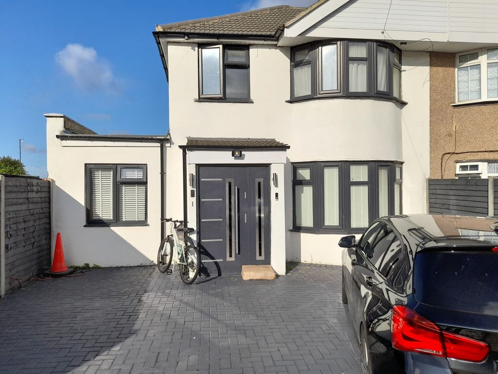 4 bed end terrace house for sale in Francis Road, Perivale, Greenford