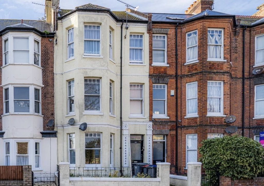 2 bed flat to rent in Station Road, Herne Bay CT6, £900 pcm Zoopla