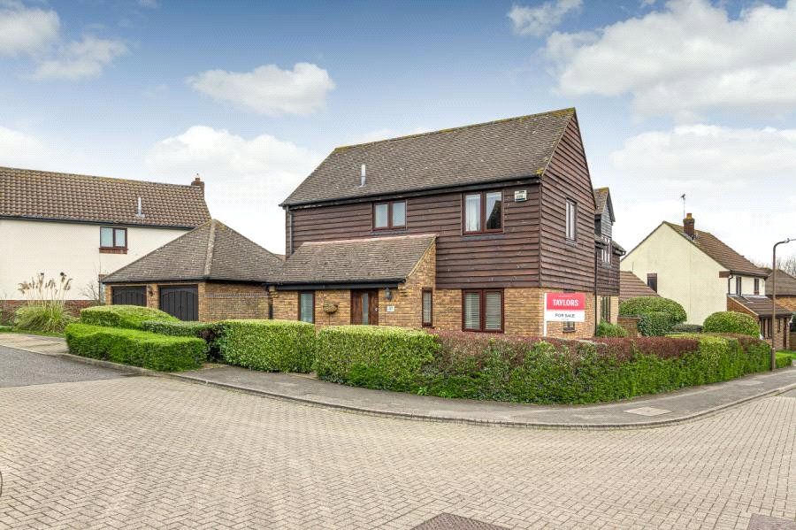 5 bed detached house for sale in Haydock Close, Bletchley, Milton