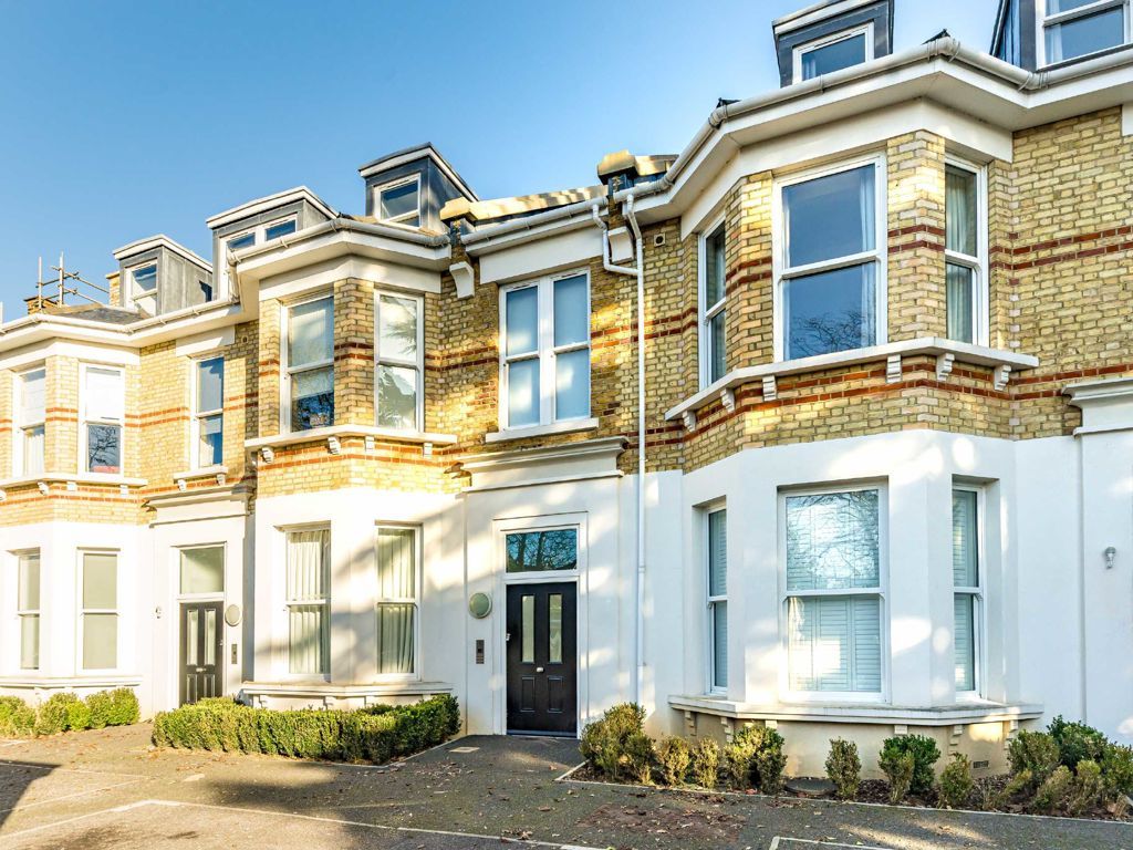 1 bed flat for sale in The Avenue, Berrylands, Surbiton KT5, £390,000