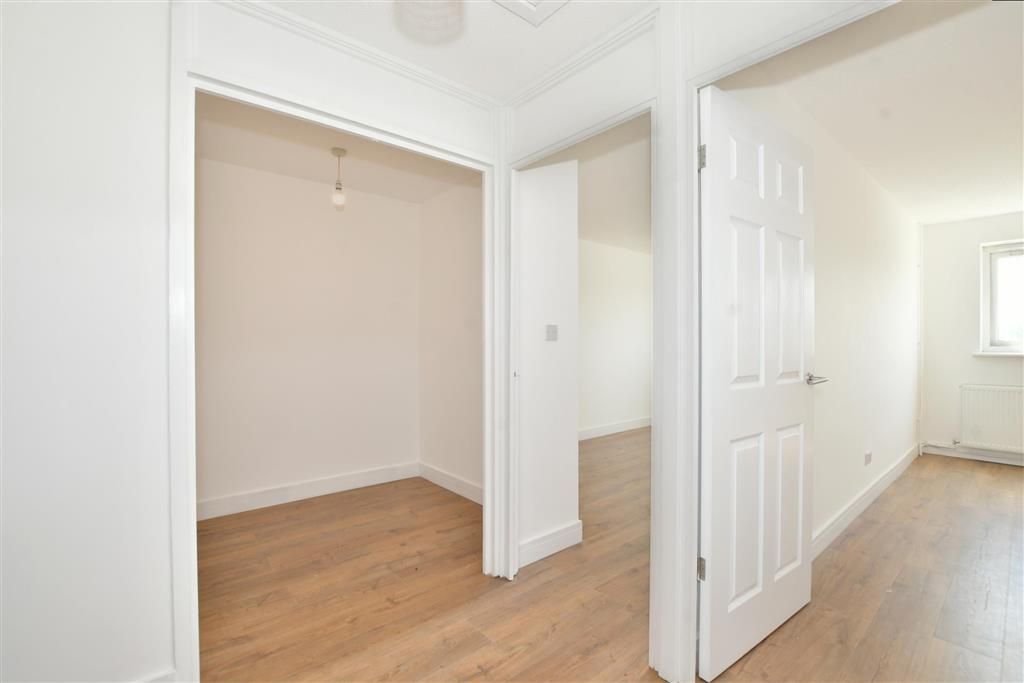 2 bed flat for sale in Regal Crescent, Wallington, Surrey SM6 Zoopla