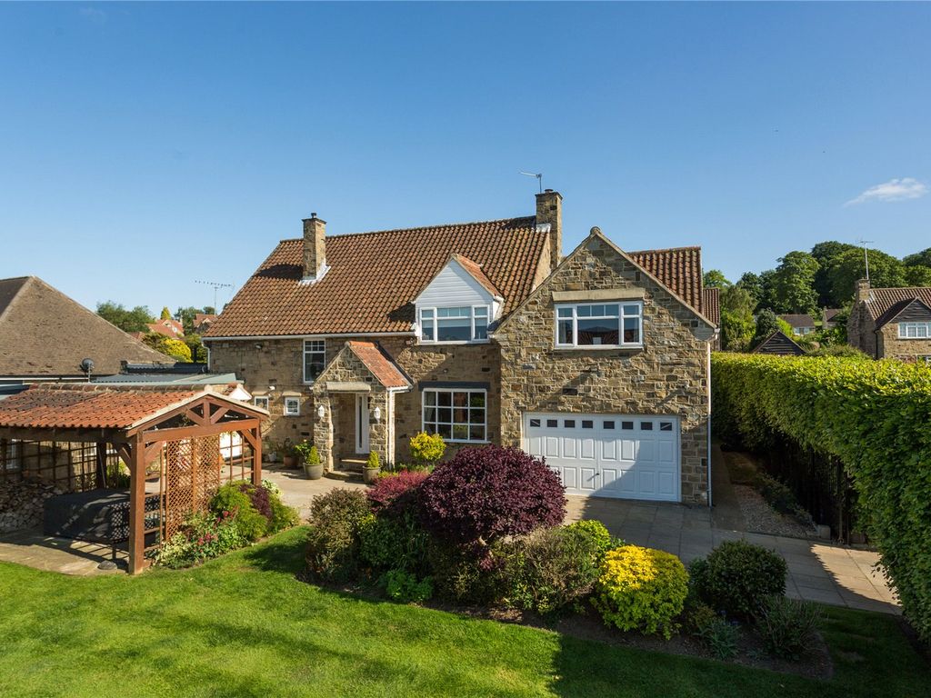 5 bed detached house for sale in Hollybush Green, Collingham, Wetherby