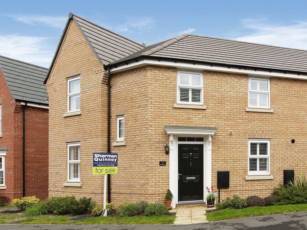 3 bed semidetached house for sale in Siskin Road, Thrapston, Kettering