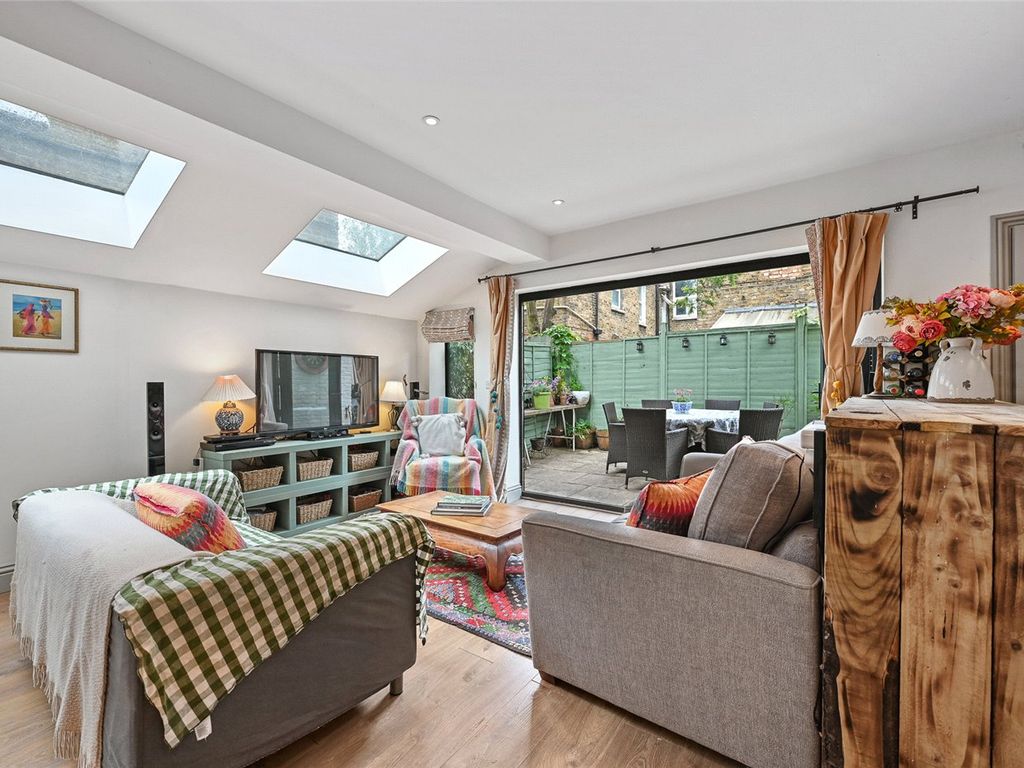 2 bed flat for sale in Ormiston Grove, Shepherd's Bush, London W12, £