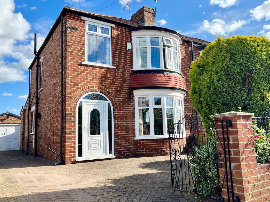 3 bed semidetached house for sale in Heythrop Drive, Middlesbrough TS5