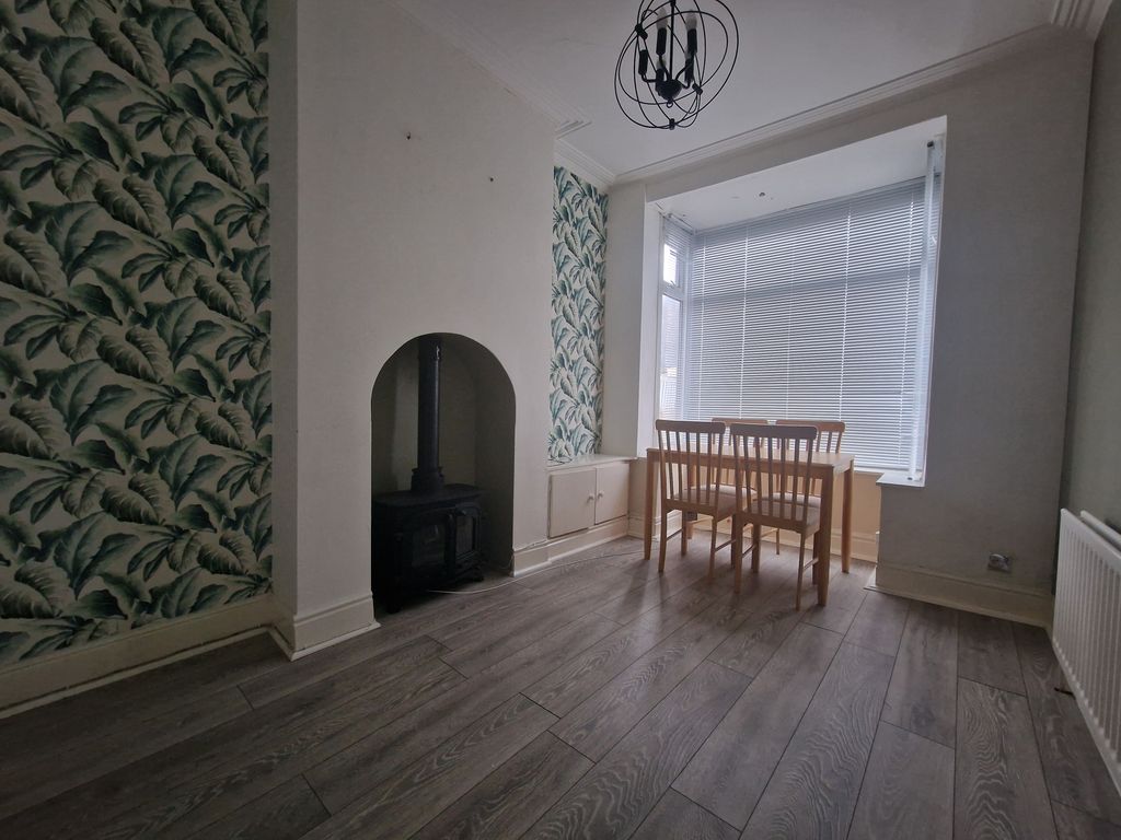 2 bed property to rent in Reginald Road, Bearwood, Smethwick B67, £975