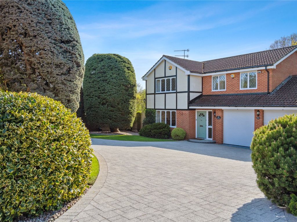 4 bed detached house for sale in Sundew Road, Chaulden, Hemel Hempstead
