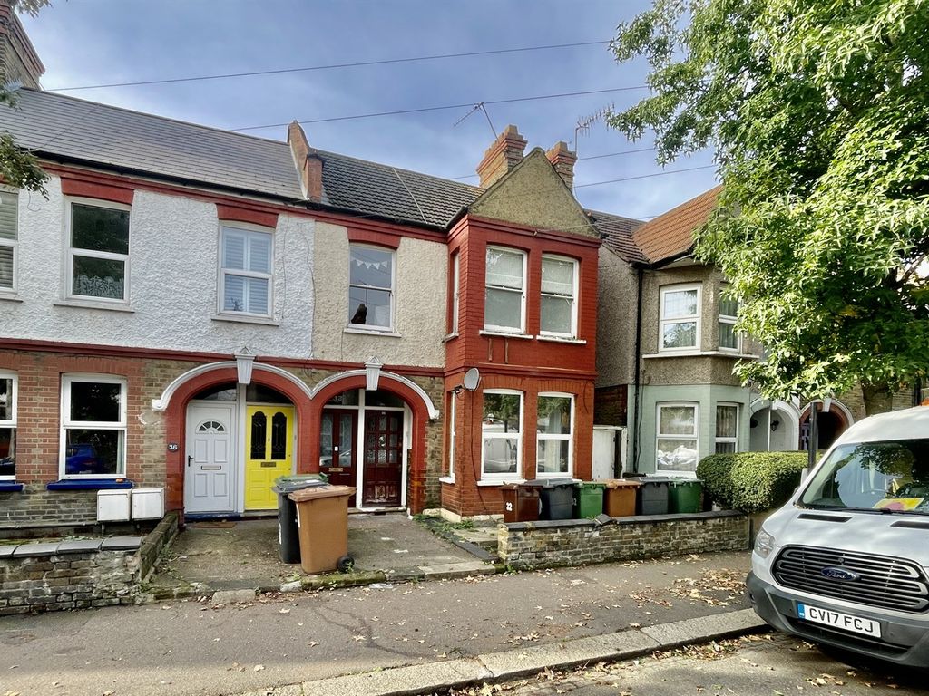 1 bed flat to rent in Bloxhall Road, Leyton E10, £1,400 pcm Zoopla