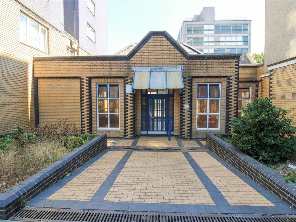 2 bed flat for sale in Gloucester Road, London N17 Zoopla