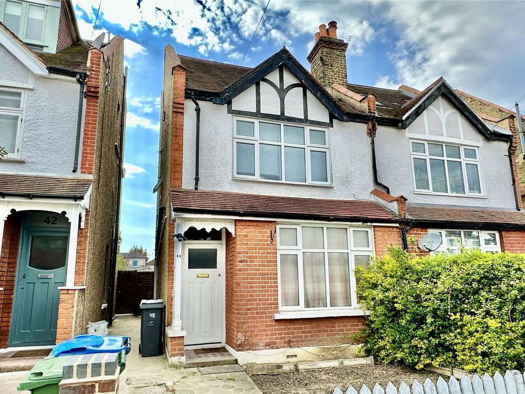 3 bed semidetached house for sale in Cleveland Road, New Malden KT3, £