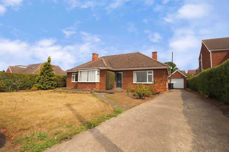 3 bed detached bungalow for sale in North Moor Road, Scotter
