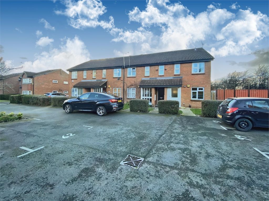 1 bed flat to rent in Clarkes Drive, Uxbridge UB8, £1,300 pcm Zoopla