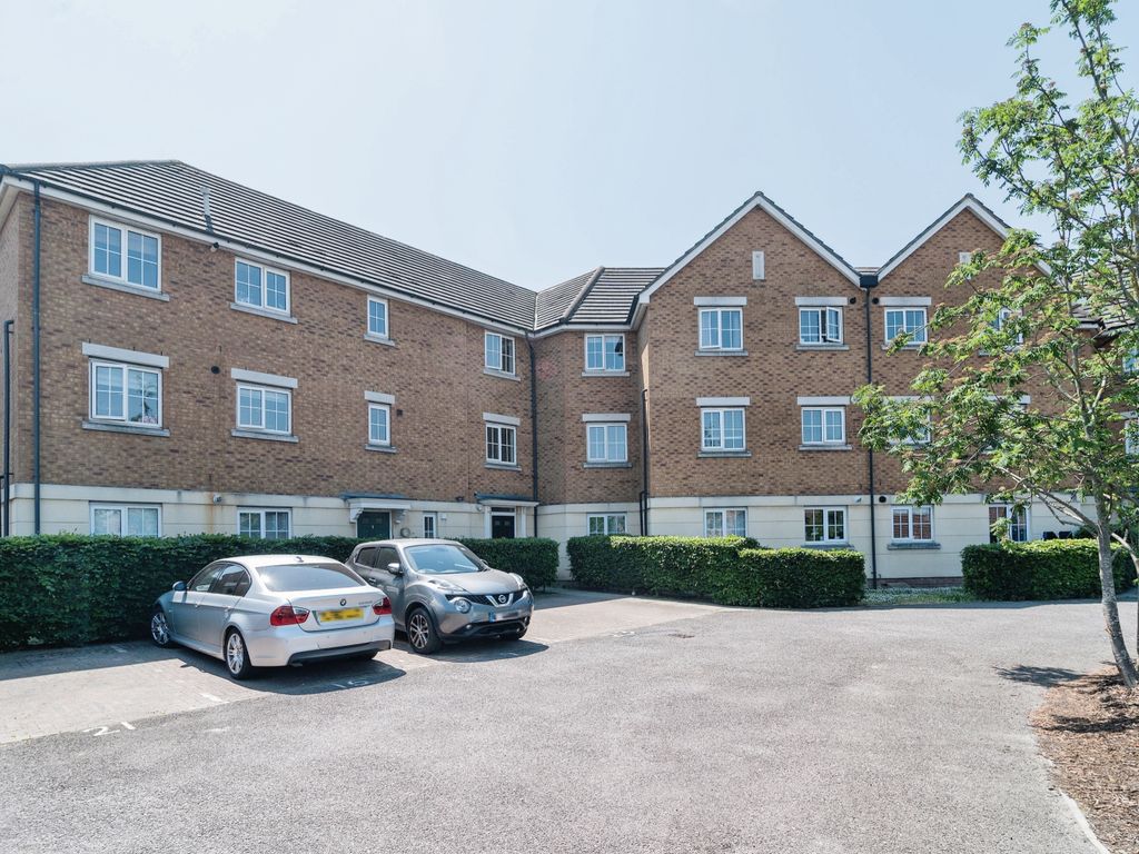2 bed flat for sale in Plymouth Road, Chafford Hundred, Grays, Essex