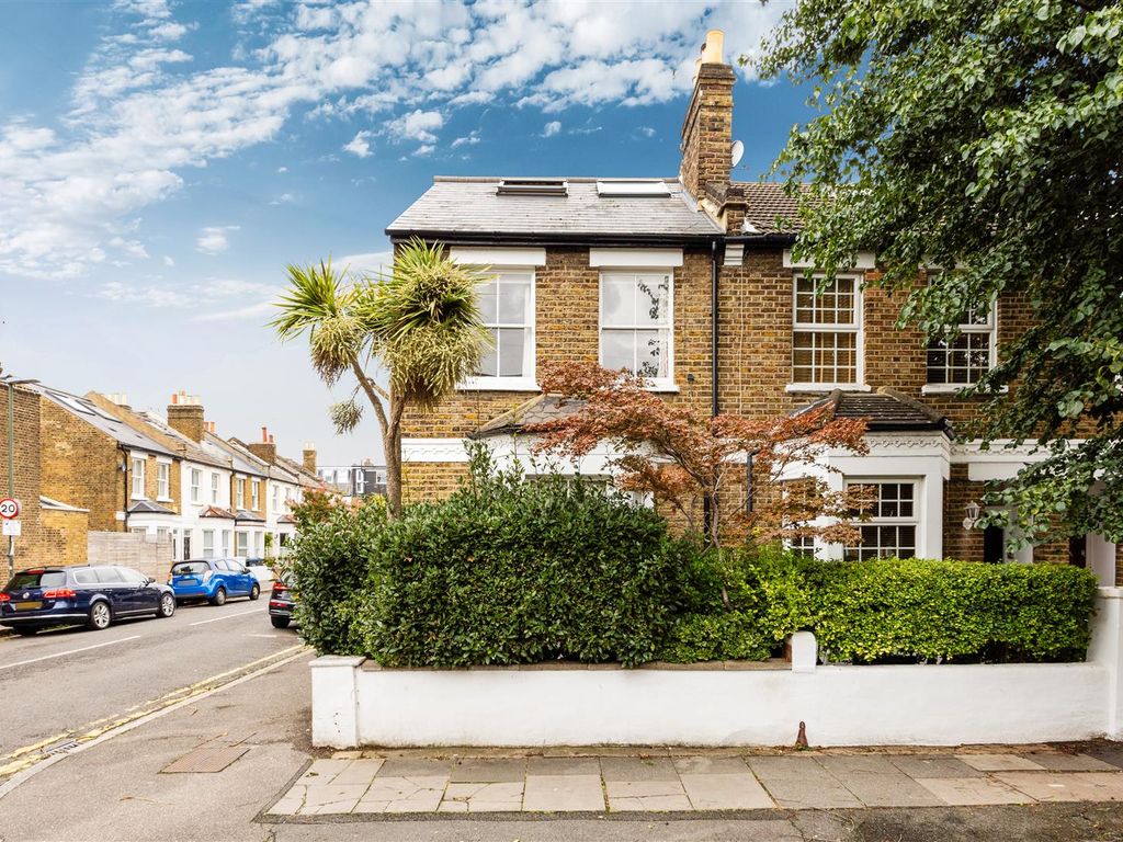 3 bed end terrace house for sale in Russell Road, London SW19, £900,000