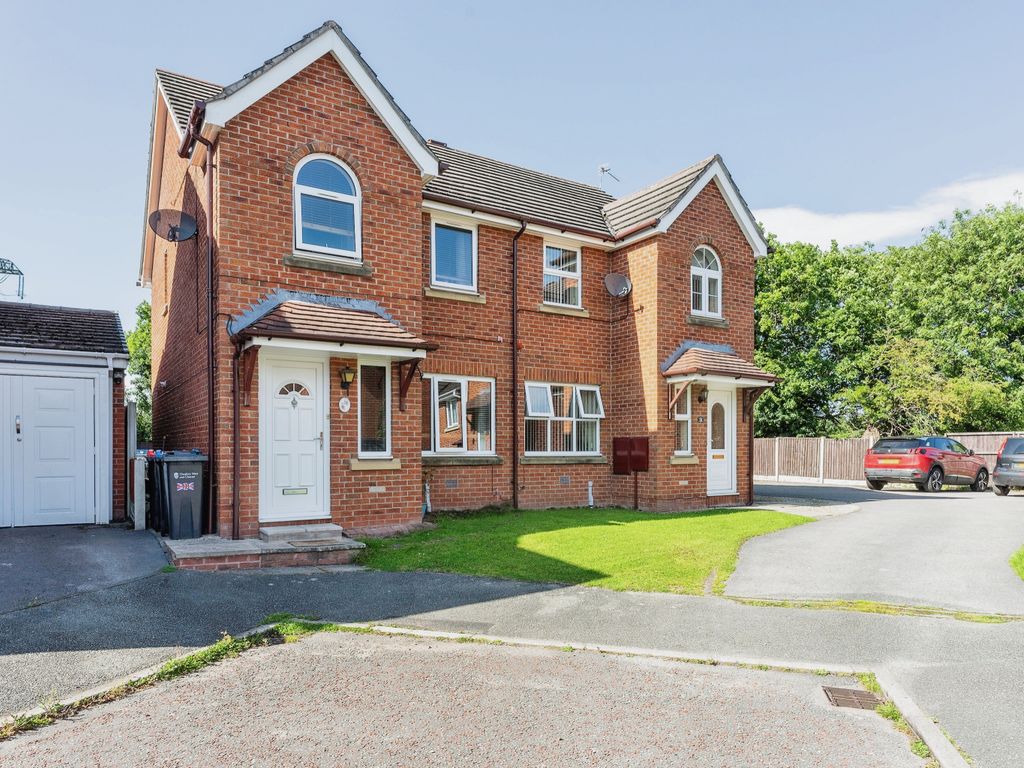 3 bed semidetached house for sale in Mount Farm Way, Great Sutton, Ellesmere Port, Cheshire