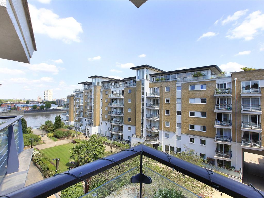 2 bed flat for sale in Bluewater House, Riverside West, Smugglers Way