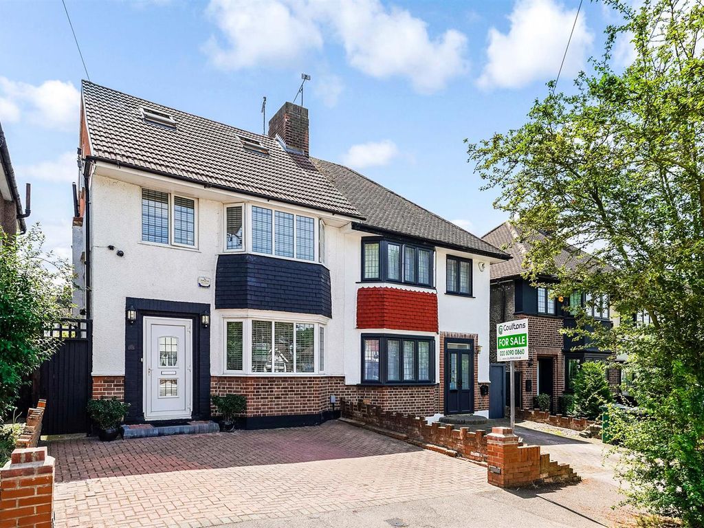 4 bed semidetached house for sale in Heriot Avenue, Chingford E4 Zoopla
