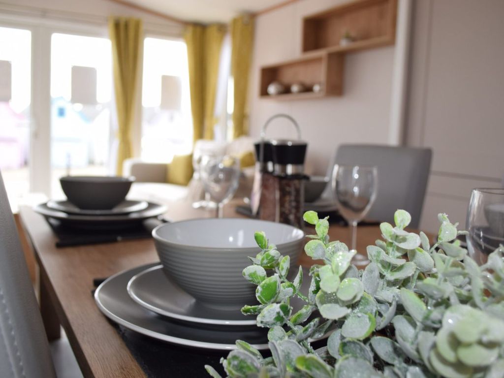 2 bed property for sale in Seaview Avenue, West Mersea, Colchester CO5