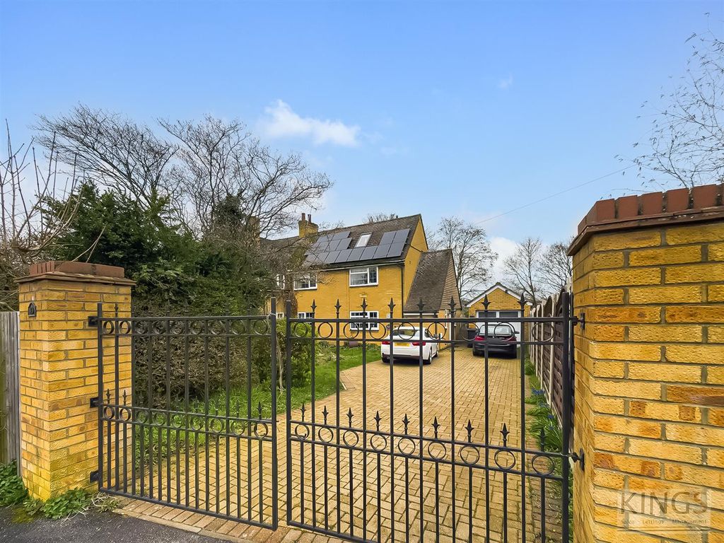4 bed semidetached house for sale in Lockley Crescent, Hatfield AL10
