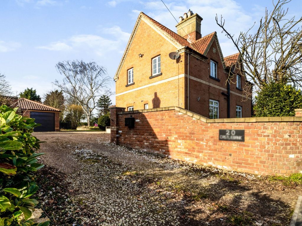 4 bed detached house for sale in Main Street, Torksey LN1, £450,000