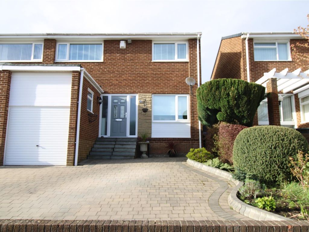 3 bed semidetached house for sale in Bridgewater Close, West Denton