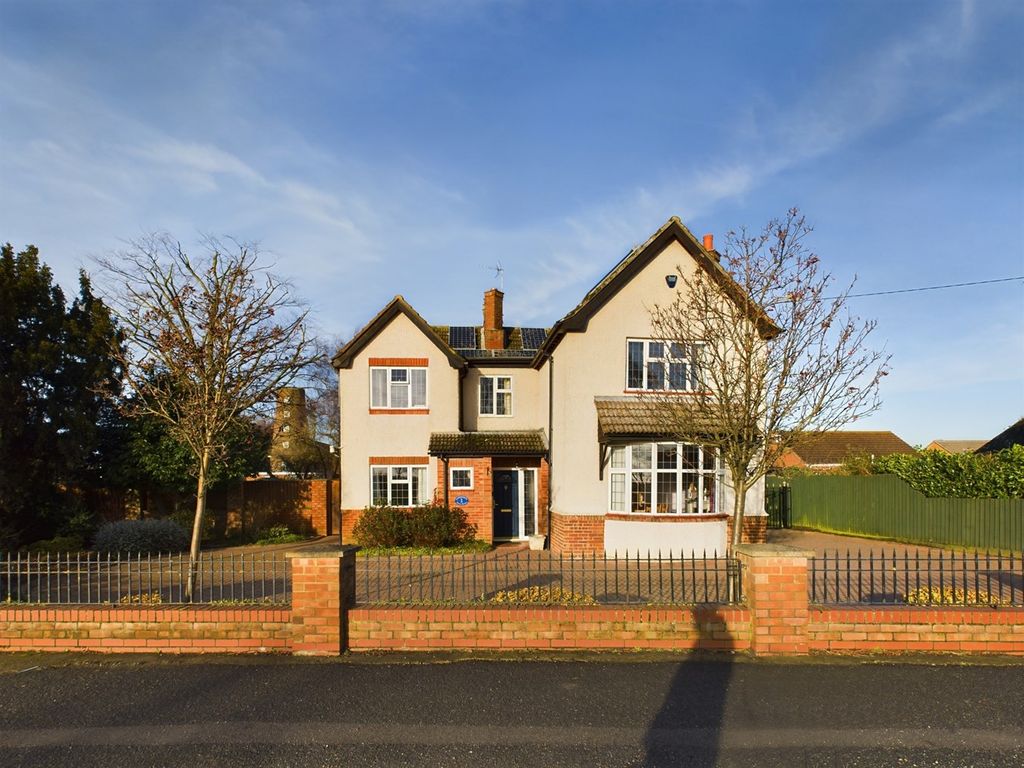 4 bed detached house for sale in Town Street, Upwell, Wisbech PE14, £