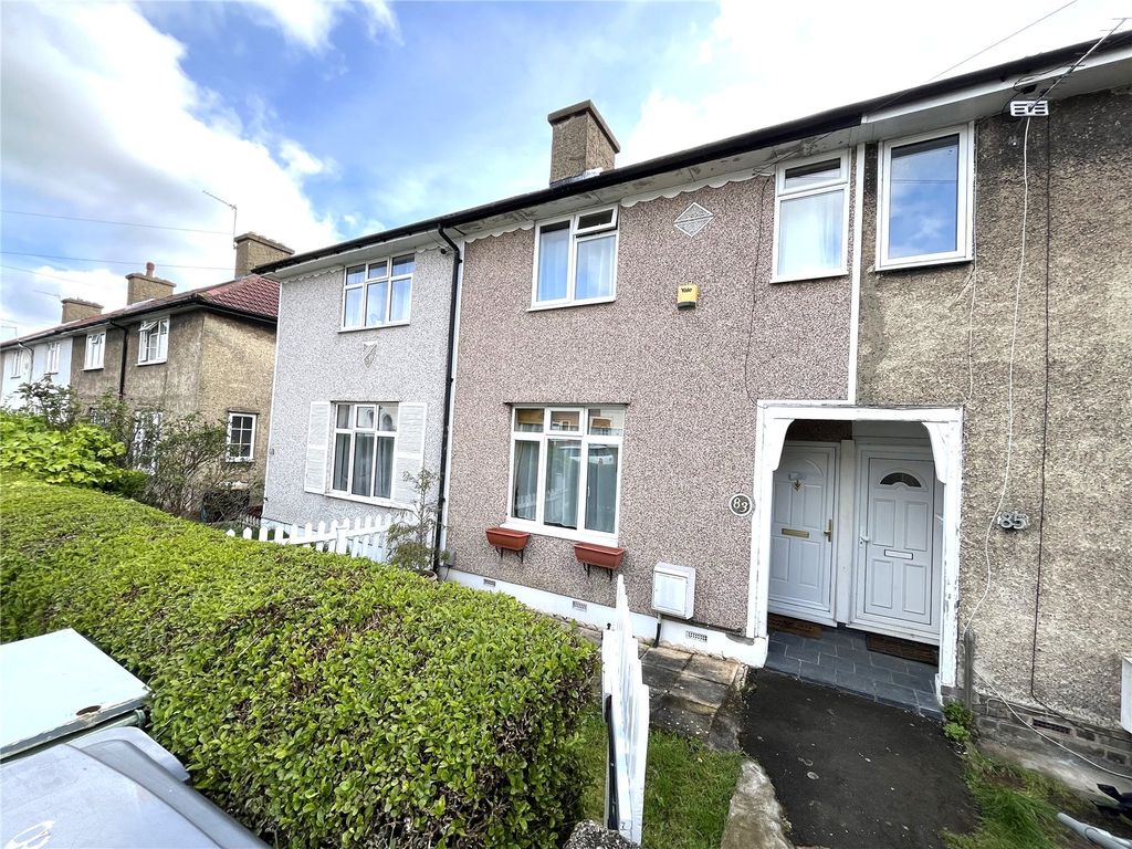 2 bed terraced house to rent in Galahad Road, Bromley BR1, £1,700 pcm