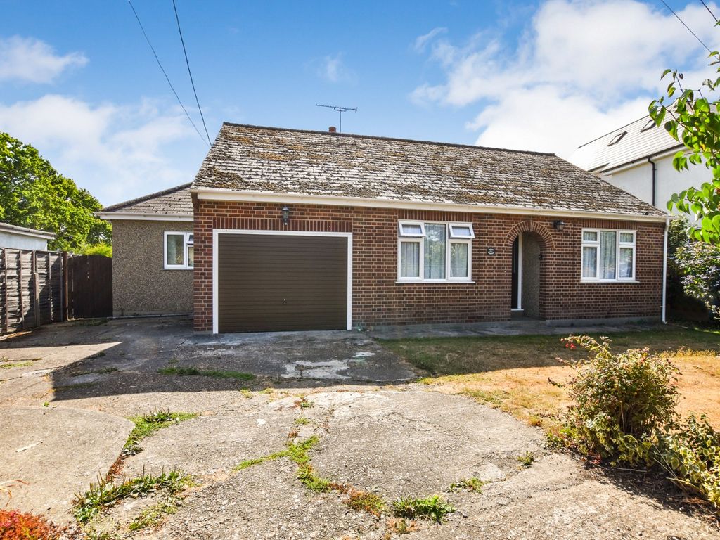 3 bed detached bungalow for sale in Basin Road, Heybridge Basin, Maldon