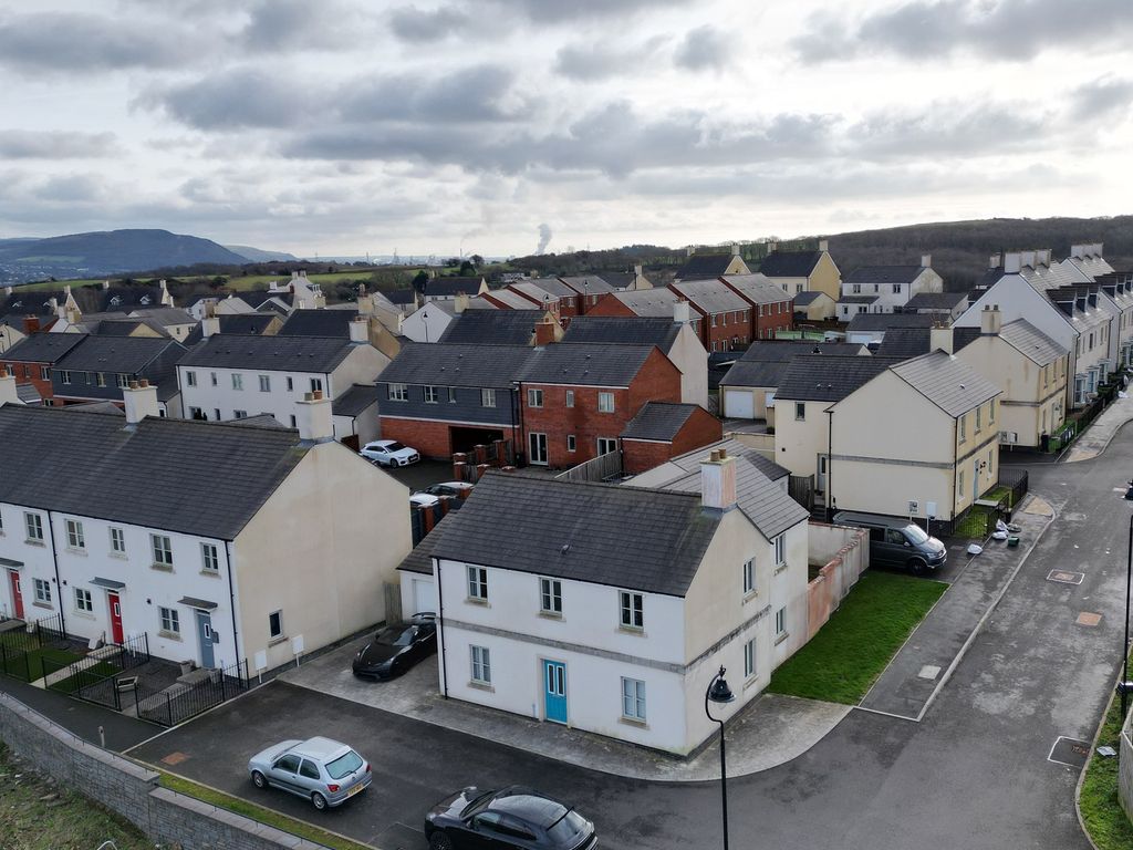 4 bed property for sale in Ridgeway Lane, Llandarcy, Neath, Neath Port