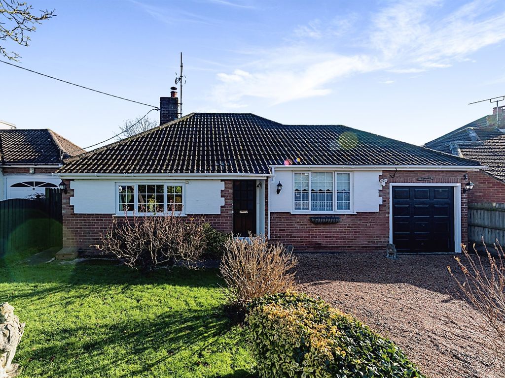 2 bed detached bungalow for sale in Stumble Lane, Kingsnorth, Ashford