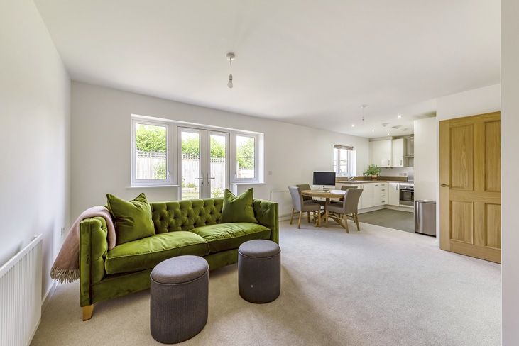 Gullivers Close, Farnham, Surrey GU9  