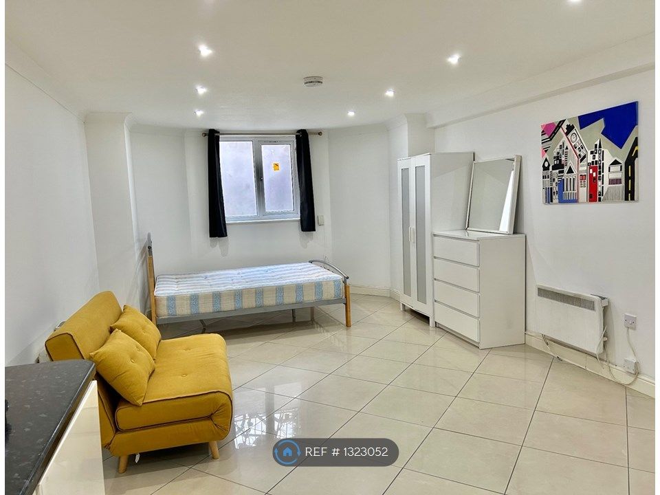 Studio to rent in Culmington Road, Ealing W13, £1,500 pcm Zoopla