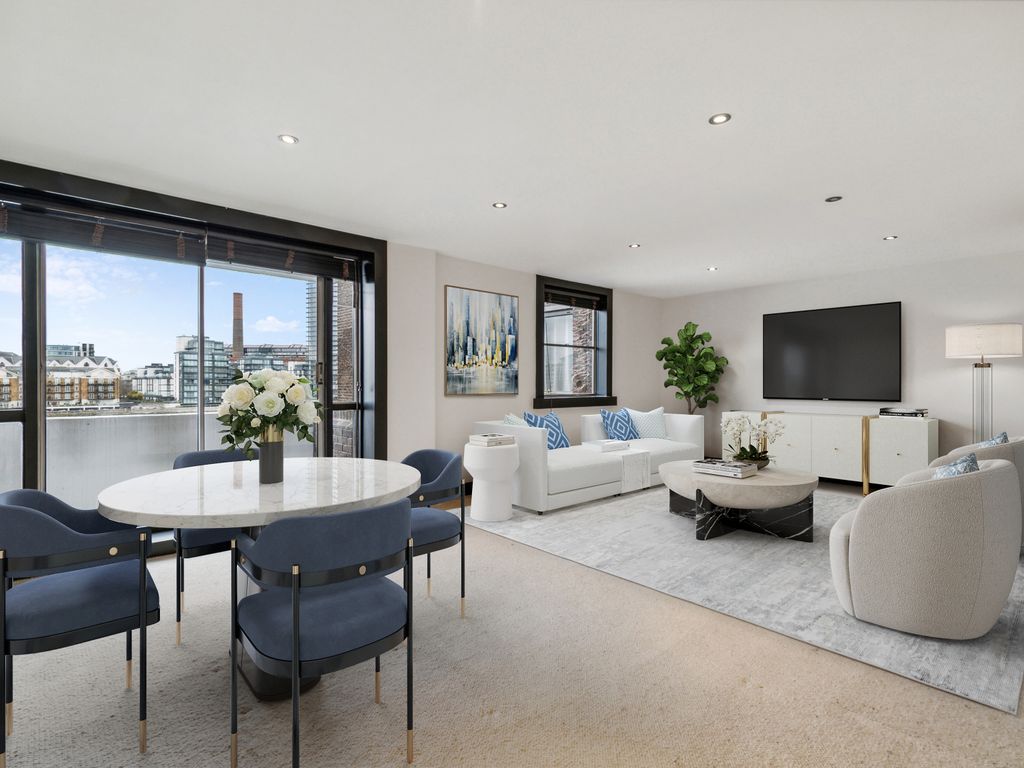 2 bed flat for sale in Valiant House, Vicarage Crescent SW11, £775,000