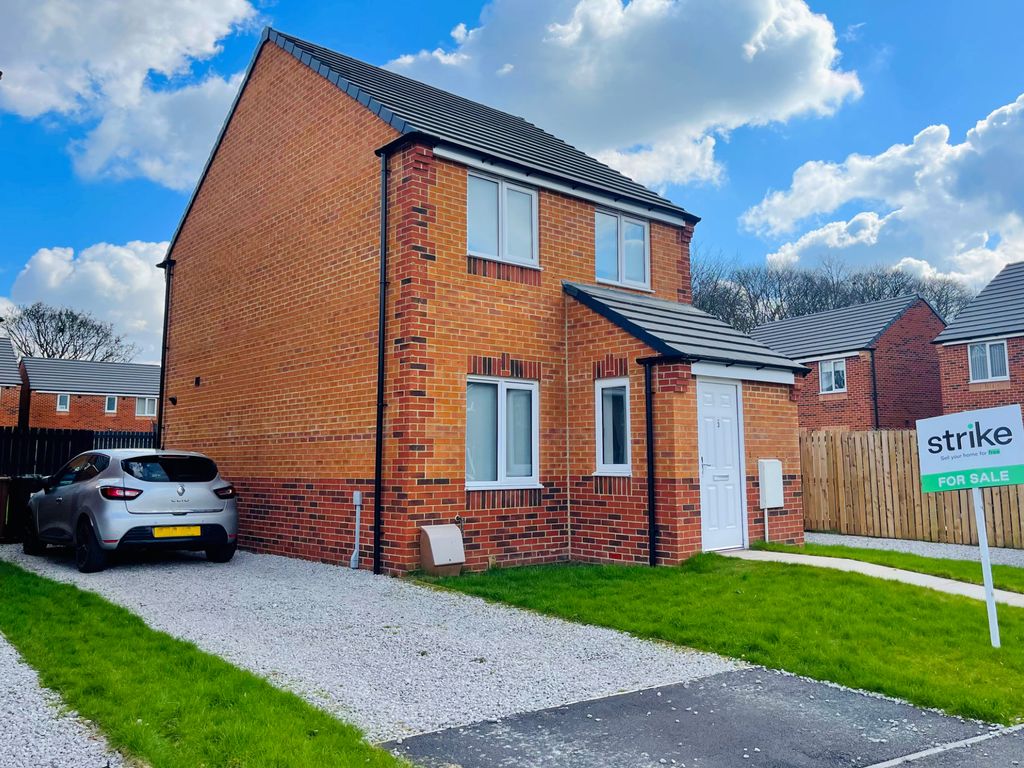 3 bed detached house for sale in Salisbury Drive, Rochdale OL11, £