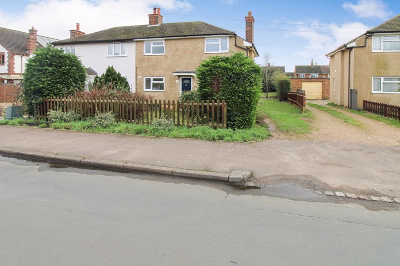 3 bed semidetached house for sale in Biggleswade Road, Upper Caldecote