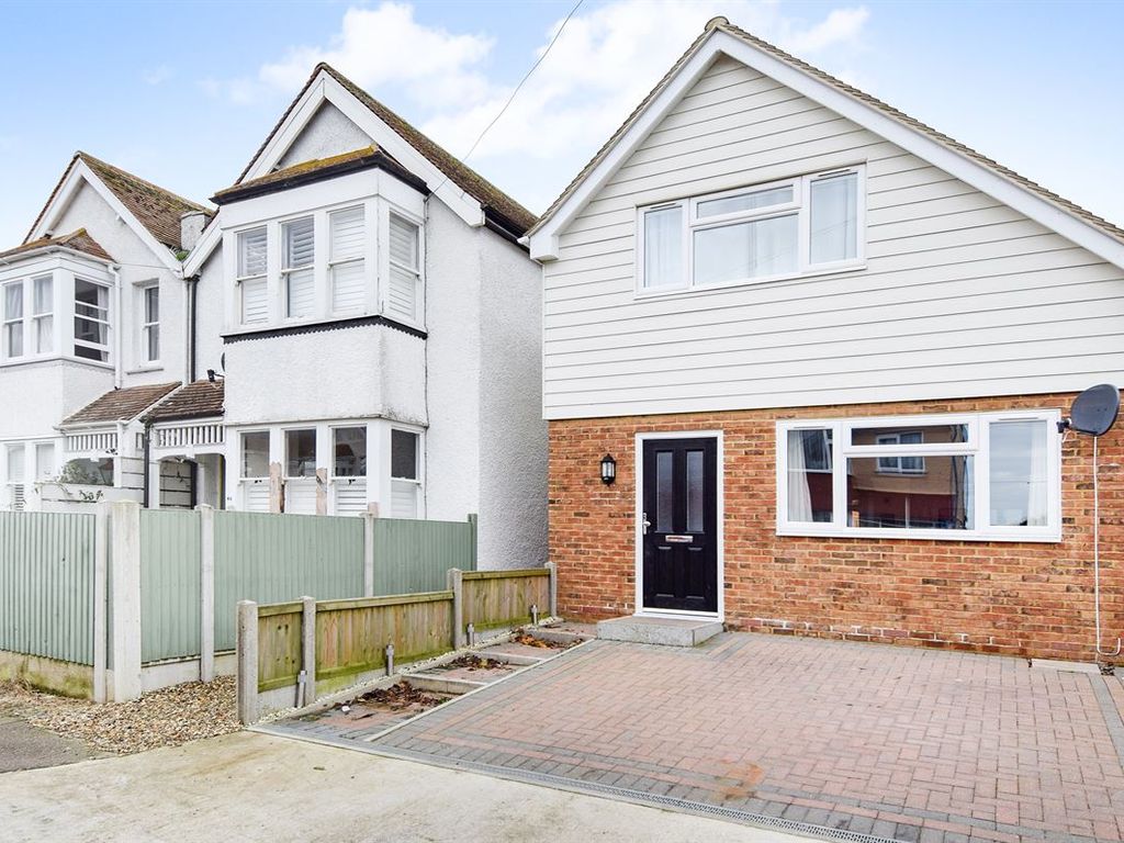 3 bed detached house for sale in Queensbridge Drive, Herne Bay CT6, £