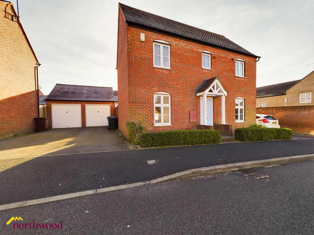 3 bed detached house for sale in Ribston Close, Banbury OX16, £320,000