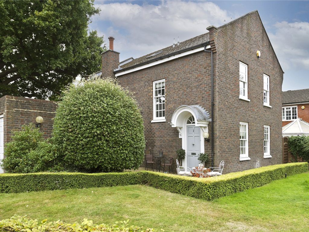 Boston Gardens, London W4  